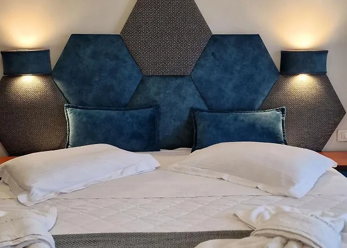 Dionysis 2* Adamantas (Milos)