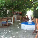 Dionysis מלון 2*