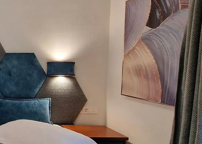 Dionysis 2* Adamantas (Milos)