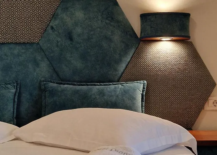 Dionysis 2* Adamantas (Milos)